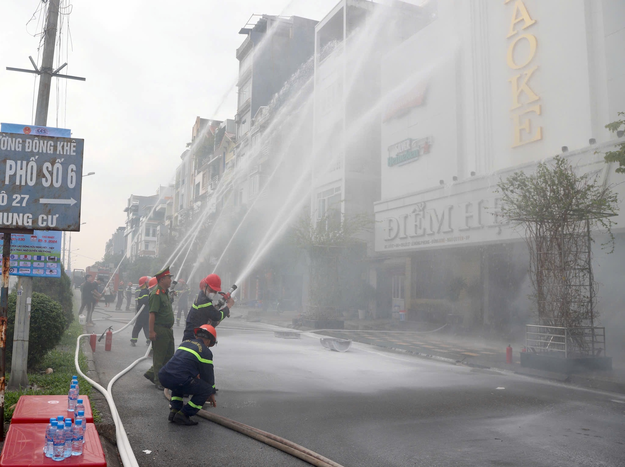 Thực tập Phương án chữa cháy và cứu nạn, cứu hộ tại Nhà hàng karaoke Điểm hẹn 87, phường Đông Khê, quận Ngô Quyền